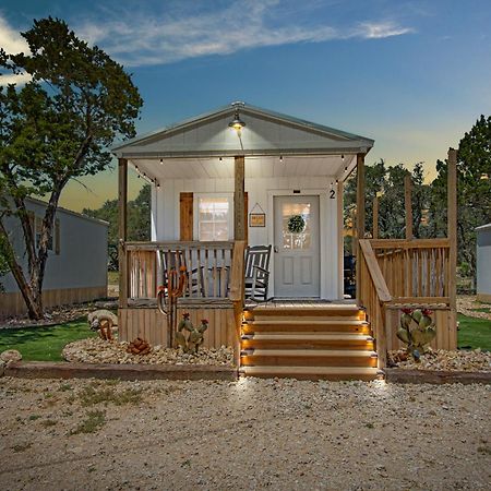 Hotel Lucky Star Ranch - Stargazer Tarpley Exterior foto