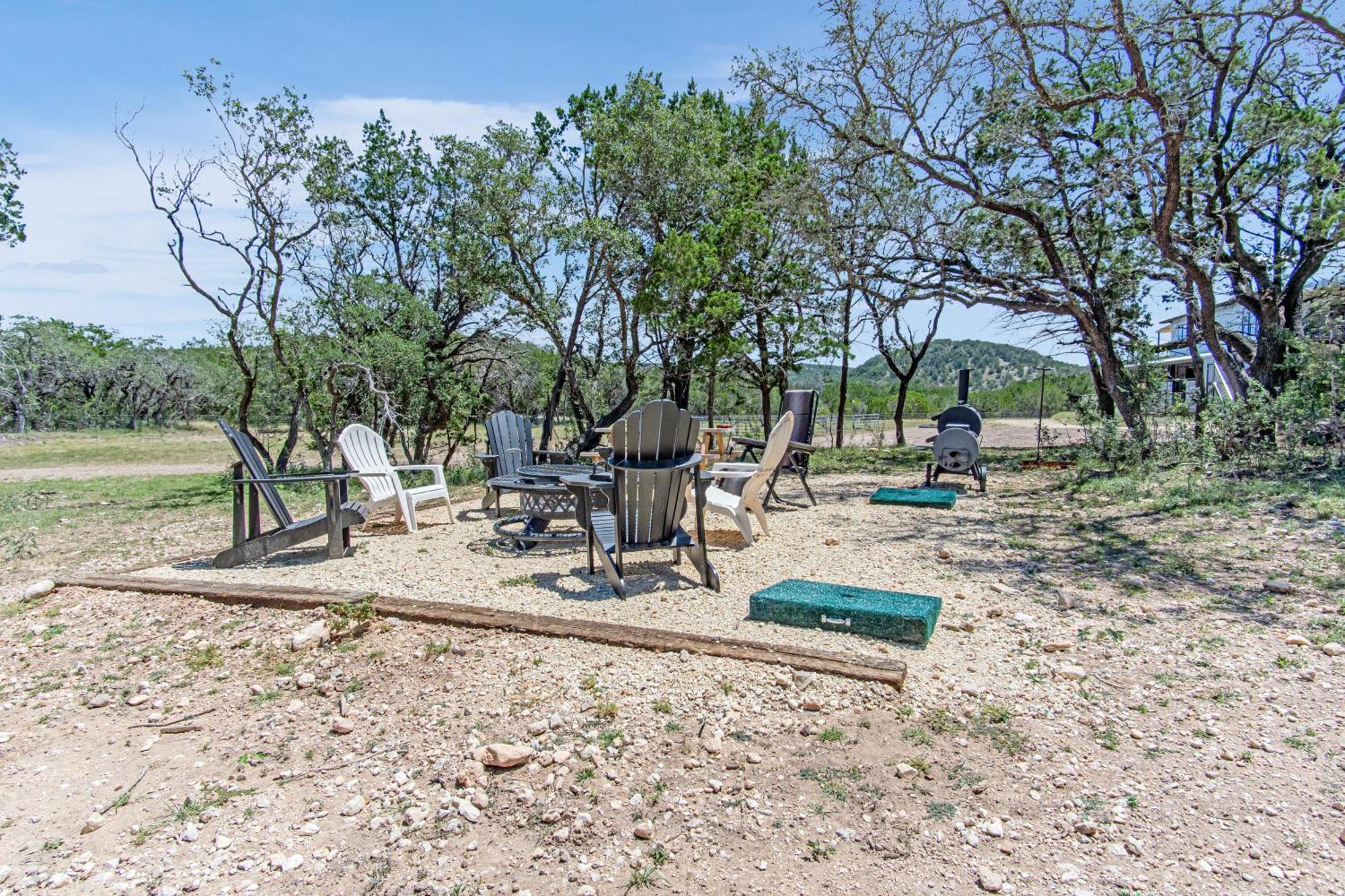 Hotel Lucky Star Ranch - Stargazer Tarpley Exterior foto