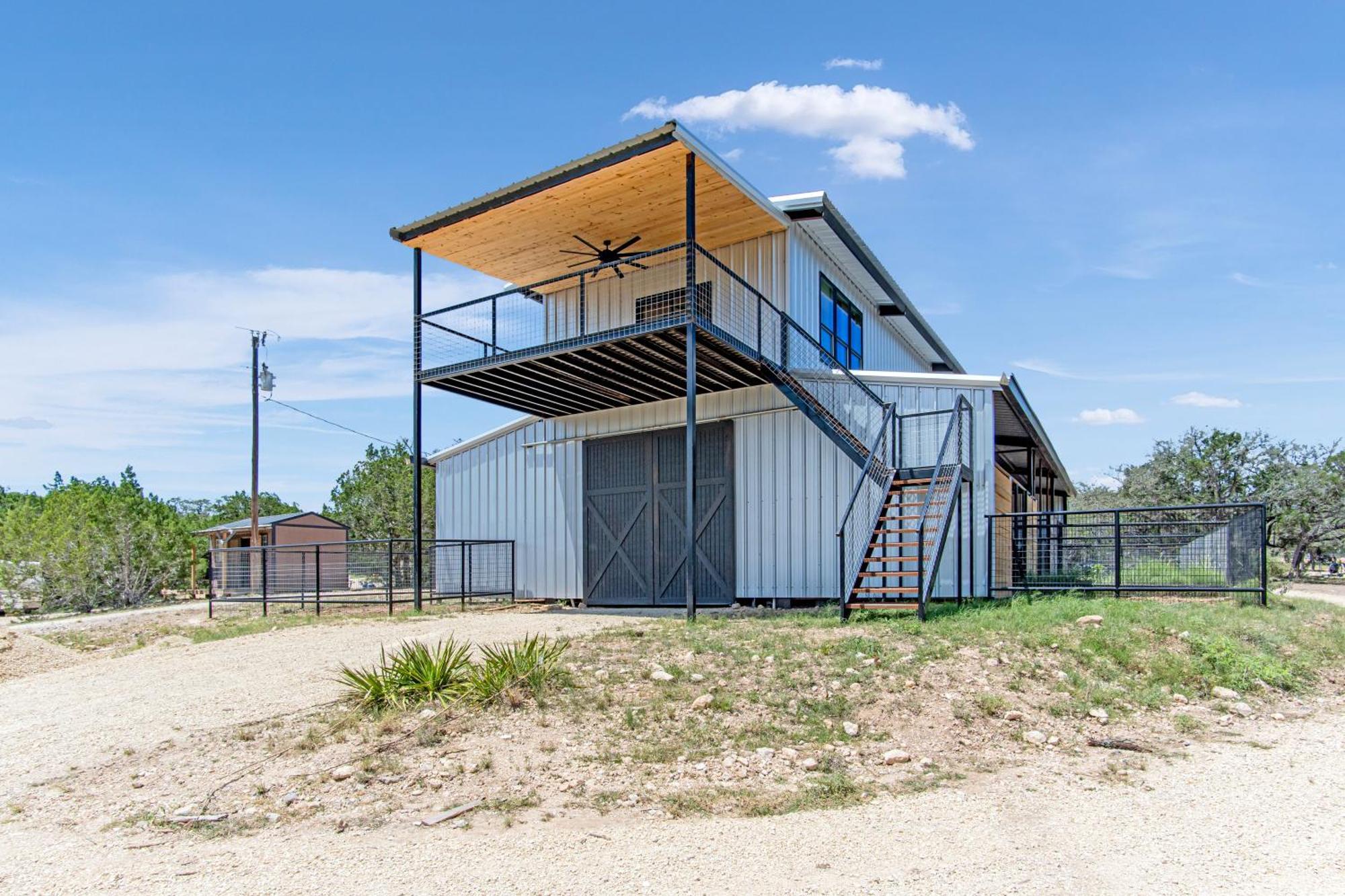 Hotel Lucky Star Ranch - Stargazer Tarpley Exterior foto